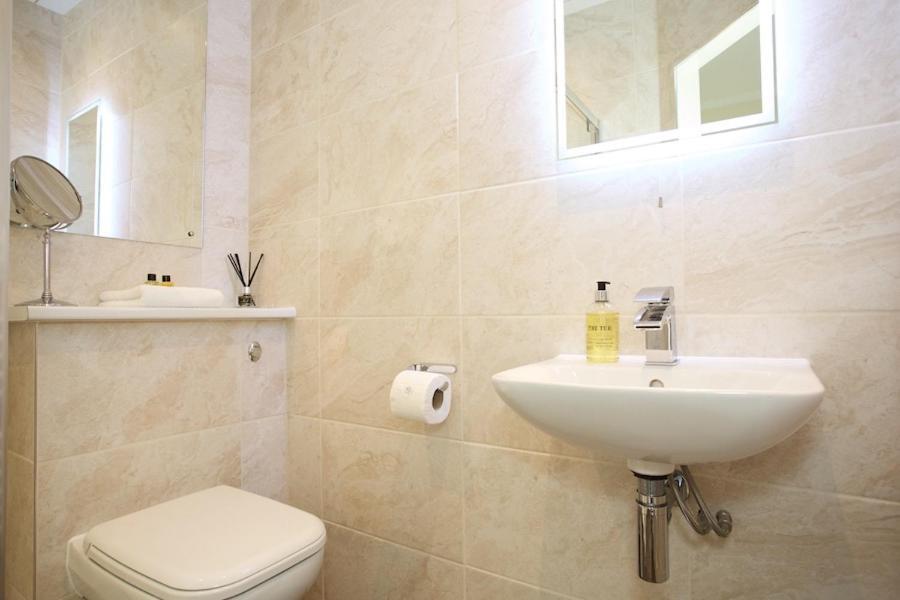 Dunmurray Lodge Guesthouse And Loft Apartment พิทลอครี ภายนอก รูปภาพ